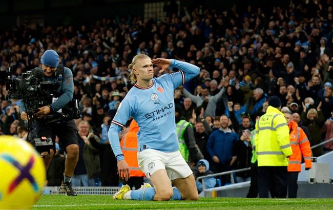 Erling Haaland sút nhiều hơn chuyền bóng trước Fulham