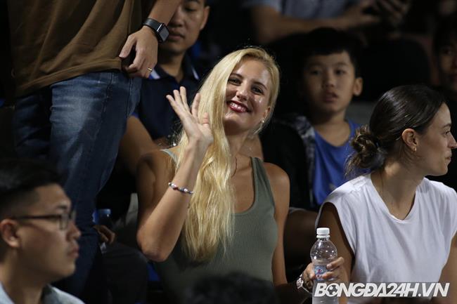 Nữ tướng Dortmund tới dự khán trận Hà Nội vs Viettel 1 Nữ tướng Dortmund tới dự khán trận Hà Nội vs Viettel 1
