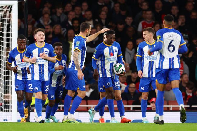 Danny Welbeck khiến Arsenal đau khổ