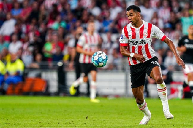 Liverpool cung muon co Gakpo