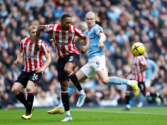 Pep Guardiola nhắc nhở cầu thủ Man City trước trận gặp Leeds 1