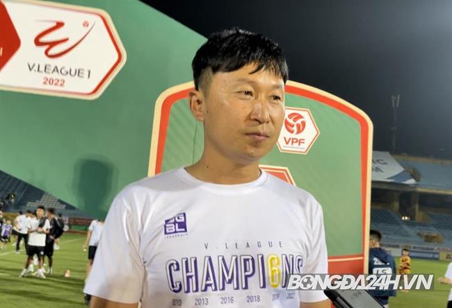 HLV Chun Jae Ho nhắc đến Quang Hải, cảm ơn HLV Trương Việt Hoàng sau chức vô địch 1