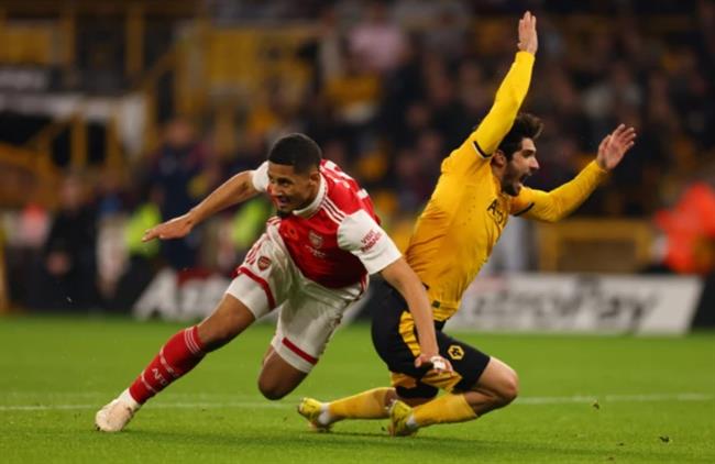 Arsenal được VAR độ trong trận thắng Wolverhampton