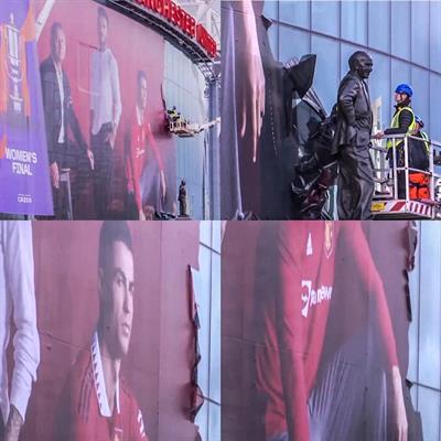 Hình ảnh của Ronaldo bên ngoài sân Old Trafford bị gỡ xuống 1