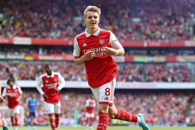 Martin Odegaard dang choi tot o Arsenal