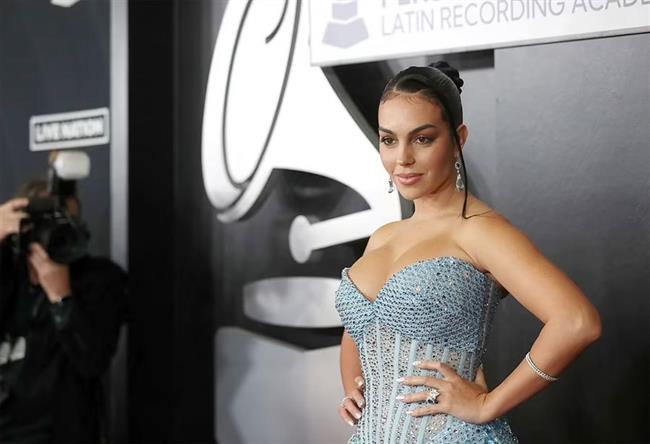 Georgina Rodriguez đầy quyến rũ trên thảm đỏ