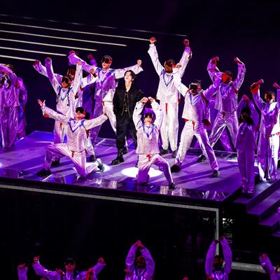 Jungkook đốt cháy sân khấu ở lễ khai mạc World Cup 2022 3 Jungkook đốt cháy sân khấu ở lễ khai mạc World Cup 2022 3