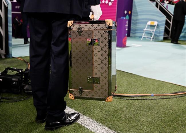 Cúp vàng World Cup xuất hiện ở buổi lễ khai mạc tại Qatar 2 Cúp vàng World Cup xuất hiện ở buổi lễ khai mạc tại Qatar 2