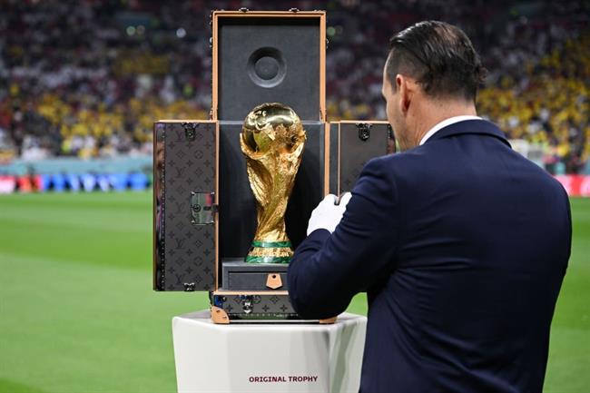 Cúp vàng World Cup xuất hiện ở buổi lễ khai mạc tại Qatar 3 Cúp vàng World Cup xuất hiện ở buổi lễ khai mạc tại Qatar 3