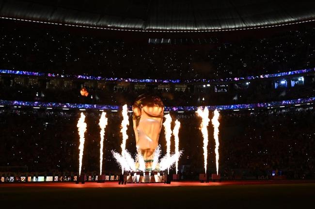 Cúp vàng World Cup xuất hiện ở buổi lễ khai mạc tại Qatar 5 Cúp vàng World Cup xuất hiện ở buổi lễ khai mạc tại Qatar 5