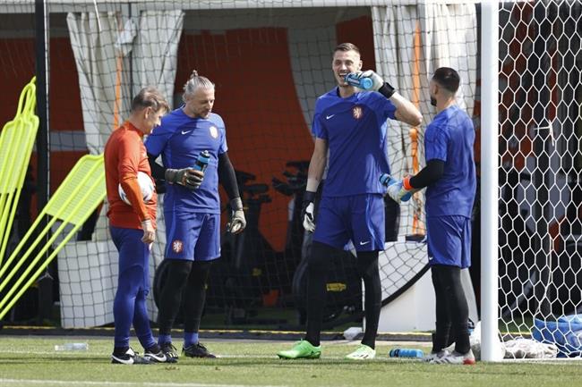 Hà Lan sử dụng thủ môn cao nhất World Cup 2022 ở trận ra quân