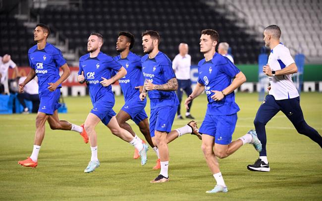 HLV tuyển Pháp lo sốt vó khi trụ cột bỏ dở buổi tập