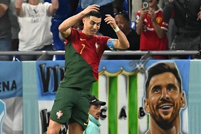 Messi vô tình trở thành nhân vật trong pha ăn mừng của Ronaldo