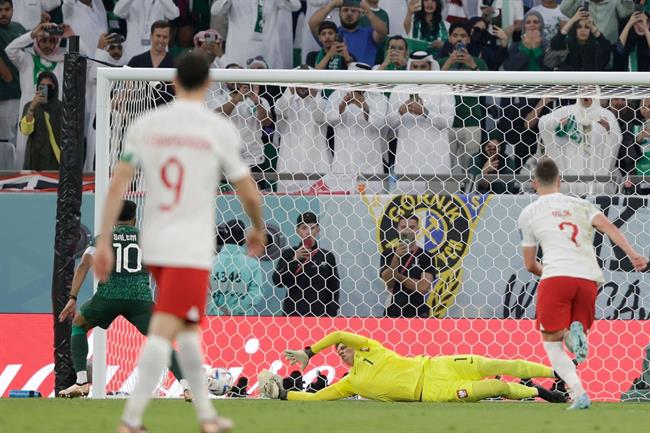 Wojciech Szczesny rực sáng ngày Ba Lan đánh bại Saudi Arabia 2