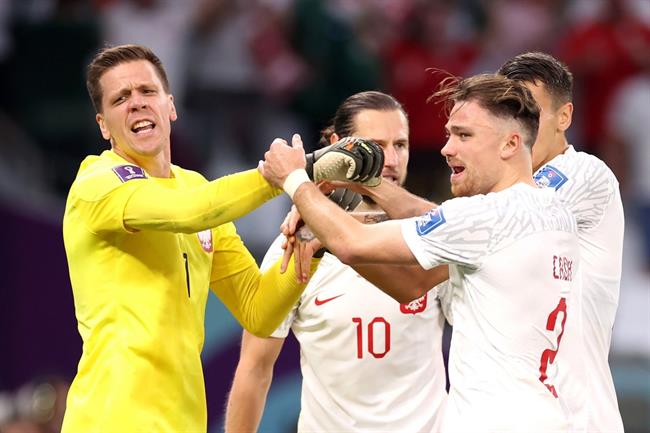 Wojciech Szczesny rực sáng ngày Ba Lan đánh bại Saudi Arabia 8