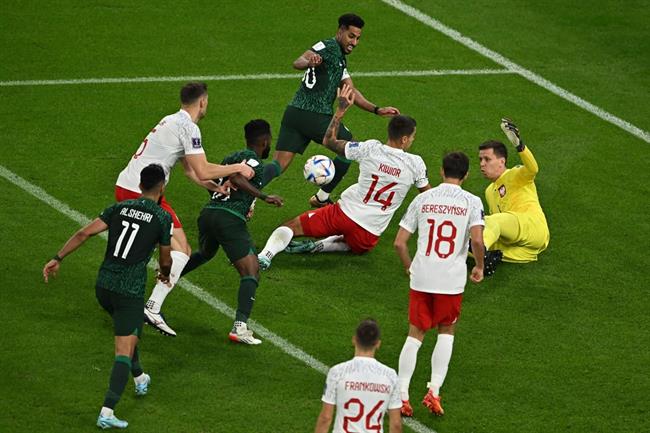 Wojciech Szczesny rực sáng ngày Ba Lan đánh bại Saudi Arabia 6