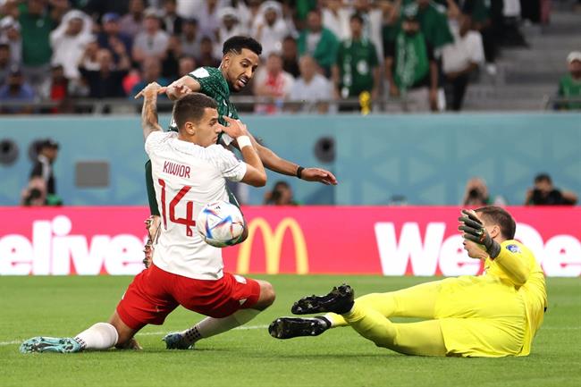 Wojciech Szczesny rực sáng ngày Ba Lan đánh bại Saudi Arabia 5