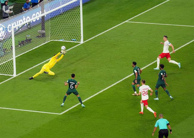 Wojciech Szczesny rực sáng ngày Ba Lan đánh bại Saudi Arabia 3