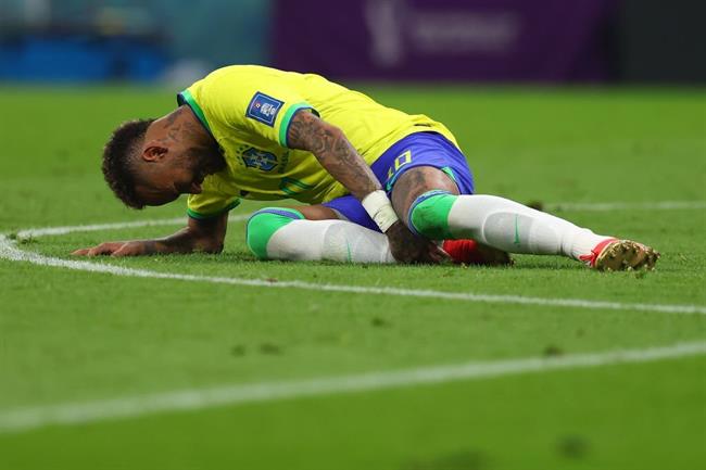 Bác sĩ tuyển Brazil tiết lộ về chấn thương của Neymar