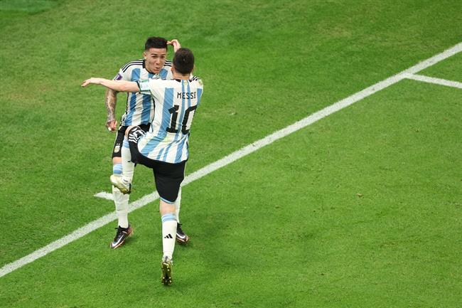 Hàng thủ Mexico bất lực nhìn Messi đi vào lịch sử 6 Hàng thủ Mexico bất lực nhìn Messi đi vào lịch sử 6