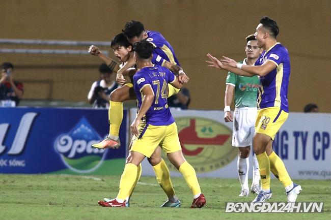 VIDEO: Đoàn Văn Hậu lập siêu phẩm vào lưới Đặng Văn Lâm