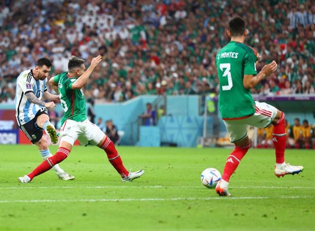Hàng thủ Mexico bất lực nhìn Messi đi vào lịch sử 2 Hàng thủ Mexico bất lực nhìn Messi đi vào lịch sử 2
