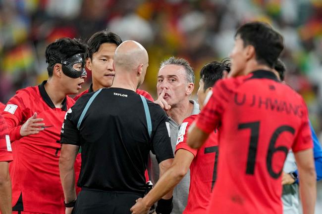Son Heung Min lại khóc sau trận thua của ĐT Hàn Quốc 10 Son Heung Min lại khóc sau trận thua của ĐT Hàn Quốc 10