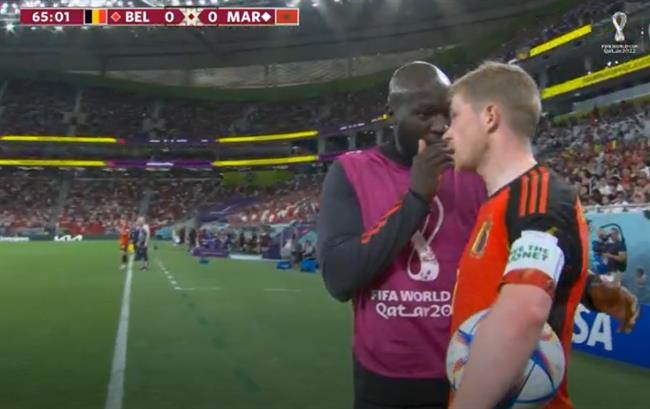 Lukaku trở thành trò cười khi chỉ đạo De Bruyne 1 Lukaku trở thành trò cười khi chỉ đạo De Bruyne 1