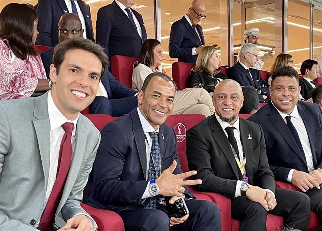 Dàn huyền thoại Brazil tề tựu về dự khán trận đấu của Selecao