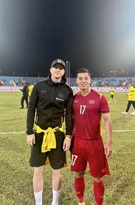 Dàn sao Việt Nam khoe ảnh chụp cùng Marco Reus 2