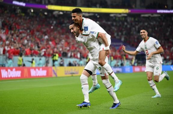 Ma-Rốc dẫn trước 2-1 sau 45 phút đầu tiên Ma-Roc dan truoc 2-1 sau 45 phut dau tien