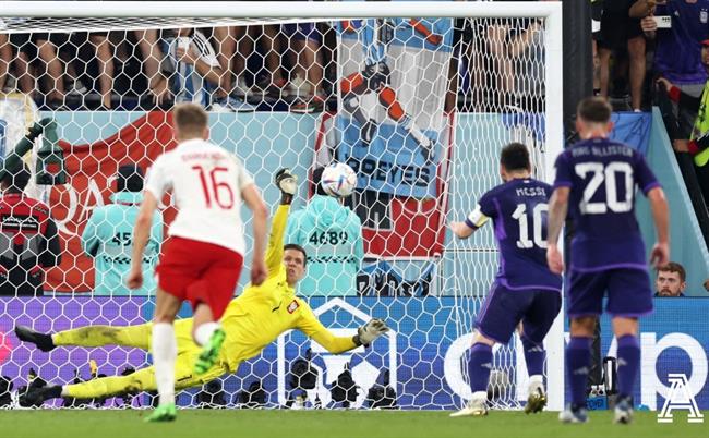 Szczesny thua cược Messi nhưng không trả tiền