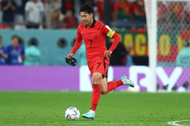 Son Heung Min lý giải việc tháo mặt nạ khi đang thi đấu