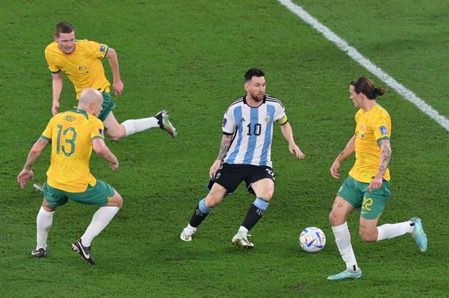 HLV Australia cạn lời khi khen Messi