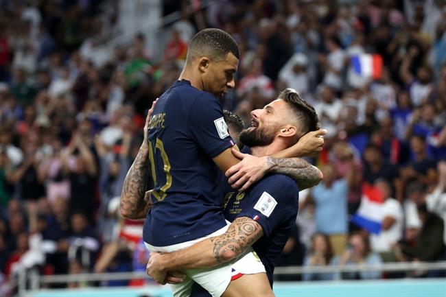 Olivier Giroud đi vào lịch sử ĐT Pháp