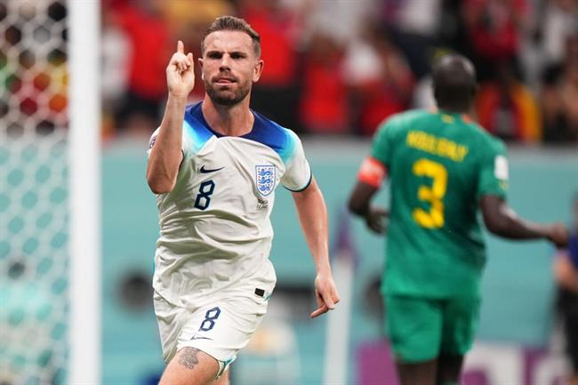 Henderson có hành động đẹp với Sterling sau trận thắng của ĐT Anh