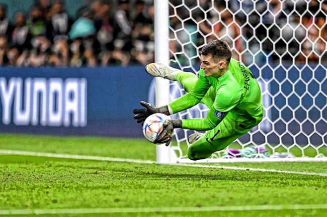 Dominik Livakovic toa sang truoc Nhat Ban