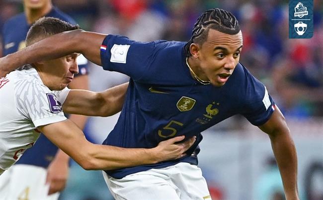 Deschamps cấm cửa học trò đeo dây chuyền