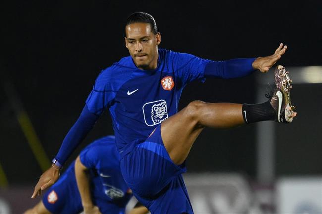 Van Dijk né tránh câu hỏi liên quan tới Messi