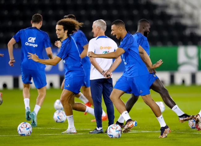 Kylian Mbappe và Declan Rice Kylian Mbappe va Declan Rice