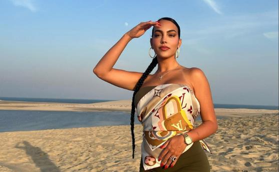 Georgina Rodriguez hứng thú với sa mạc ở Qatar