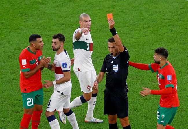 Bo doi tuyen thu cua Bo dao Nha doi dien voi an phat tu FIFA