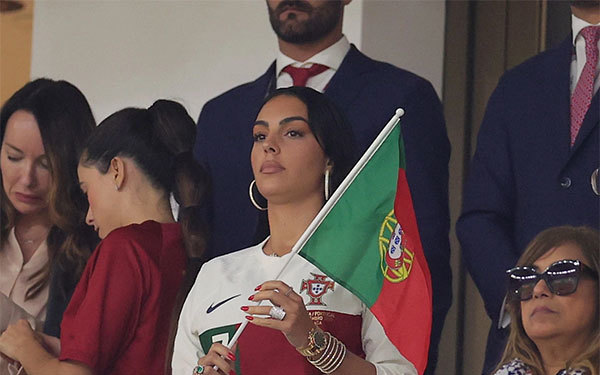 Georgina Rodriguez nổi điên với HLV Bồ Đào Nha