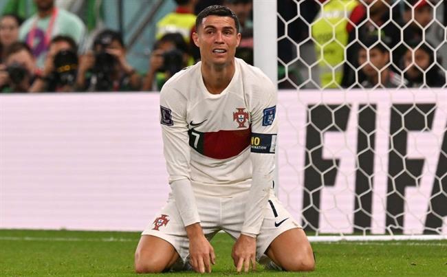 Cristiano Ronaldo đã rơi nước mắt trong một trận đấu và hình ảnh này đã gây chú ý lớn trong giới mộ điệu bóng đá. Hãy xem thử để cảm nhận được sức mạnh của con người và tình yêu thương đối với bộ môn này.