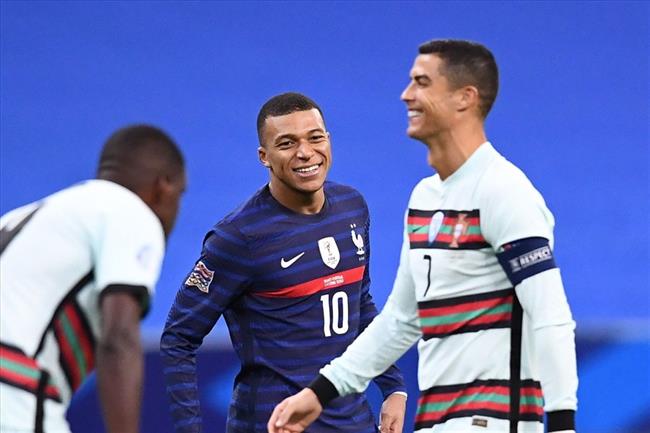 Mbappe nhắn nhủ điều đặc biệt tới Ronaldo