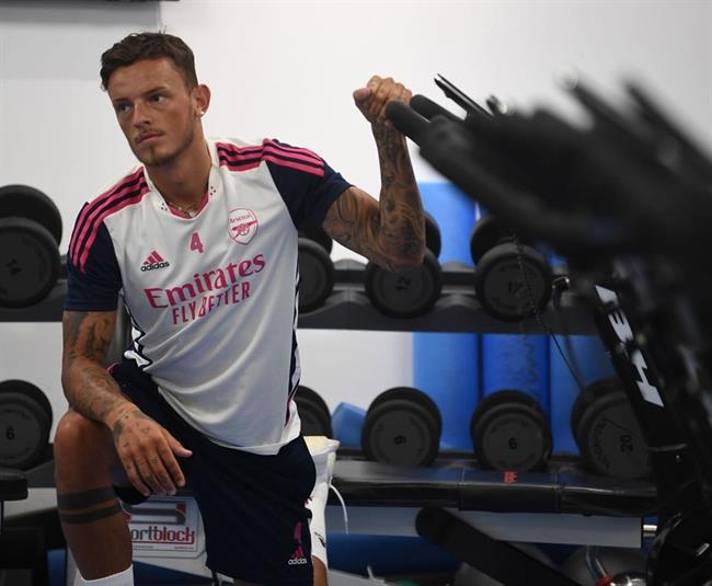 Ben White lần đầu xuất hiện sau khi bất ngờ rời ĐT Anh 