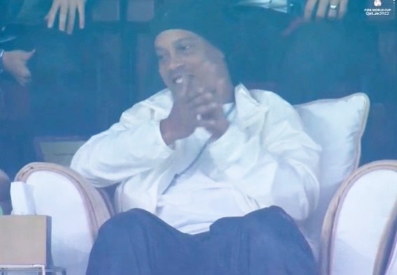 Phản ứng của Ronaldinho sau khi Argentina ghi bàn