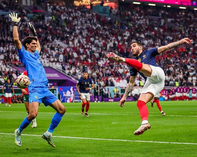 Theo Hernandez mo ty so cho Phap