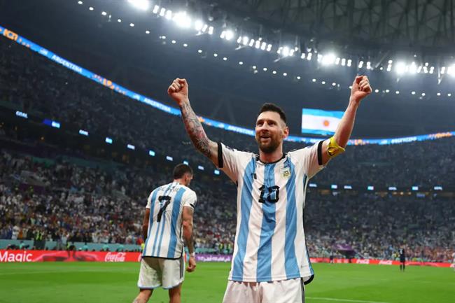 Huyền thoại Argentina vui mừng vì bị Messi phá kỉ lục