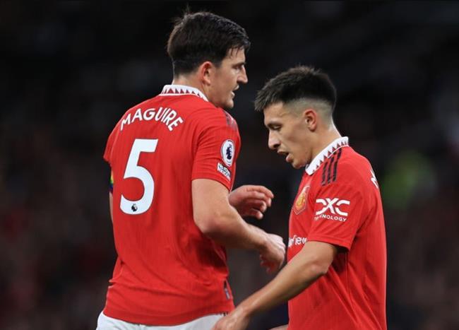 Martinez có thể mang lại cơ hội đá chính cho Maguire Martinez co the mang lai co hoi da chinh cho Maguire